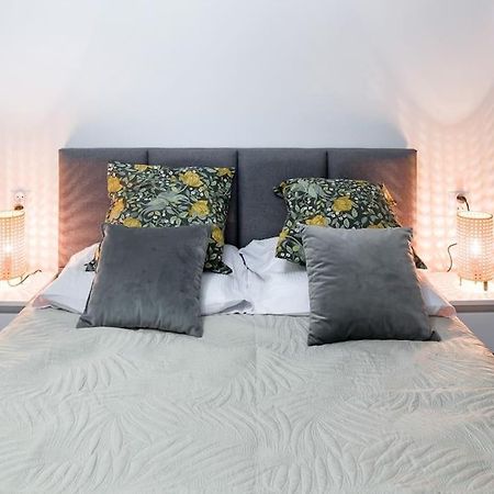 Charming Apartment In Calm And Central Area Krakow Luaran gambar