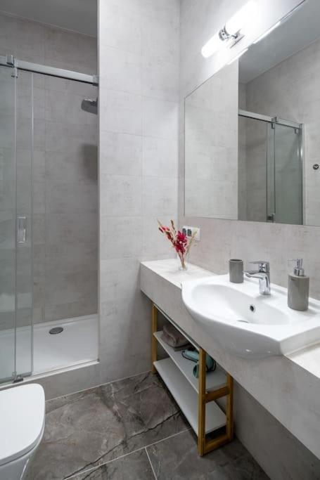 Charming Apartment In Calm And Central Area Krakow Luaran gambar
